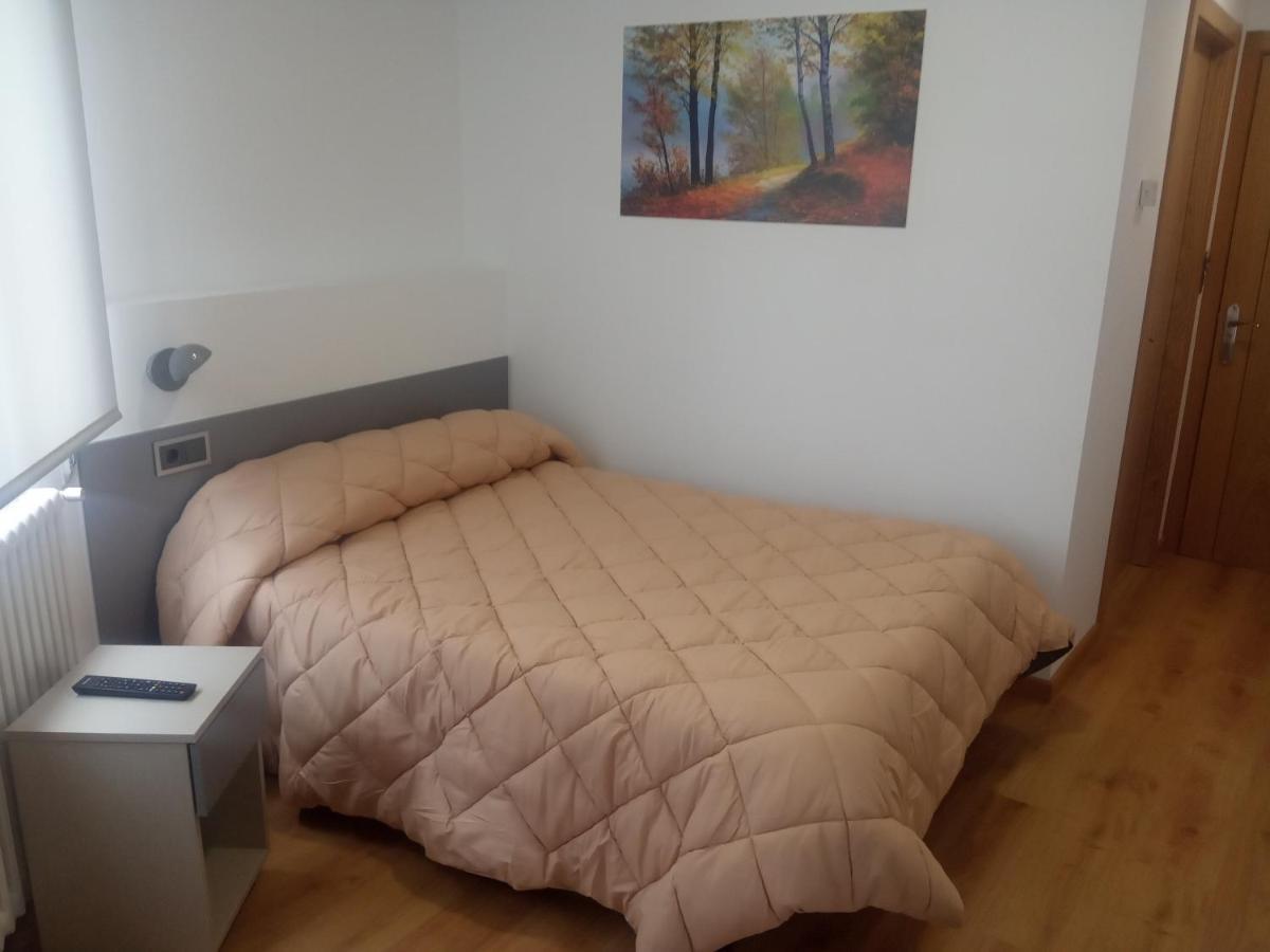 Hostal Outarelo Ourense Buitenkant foto